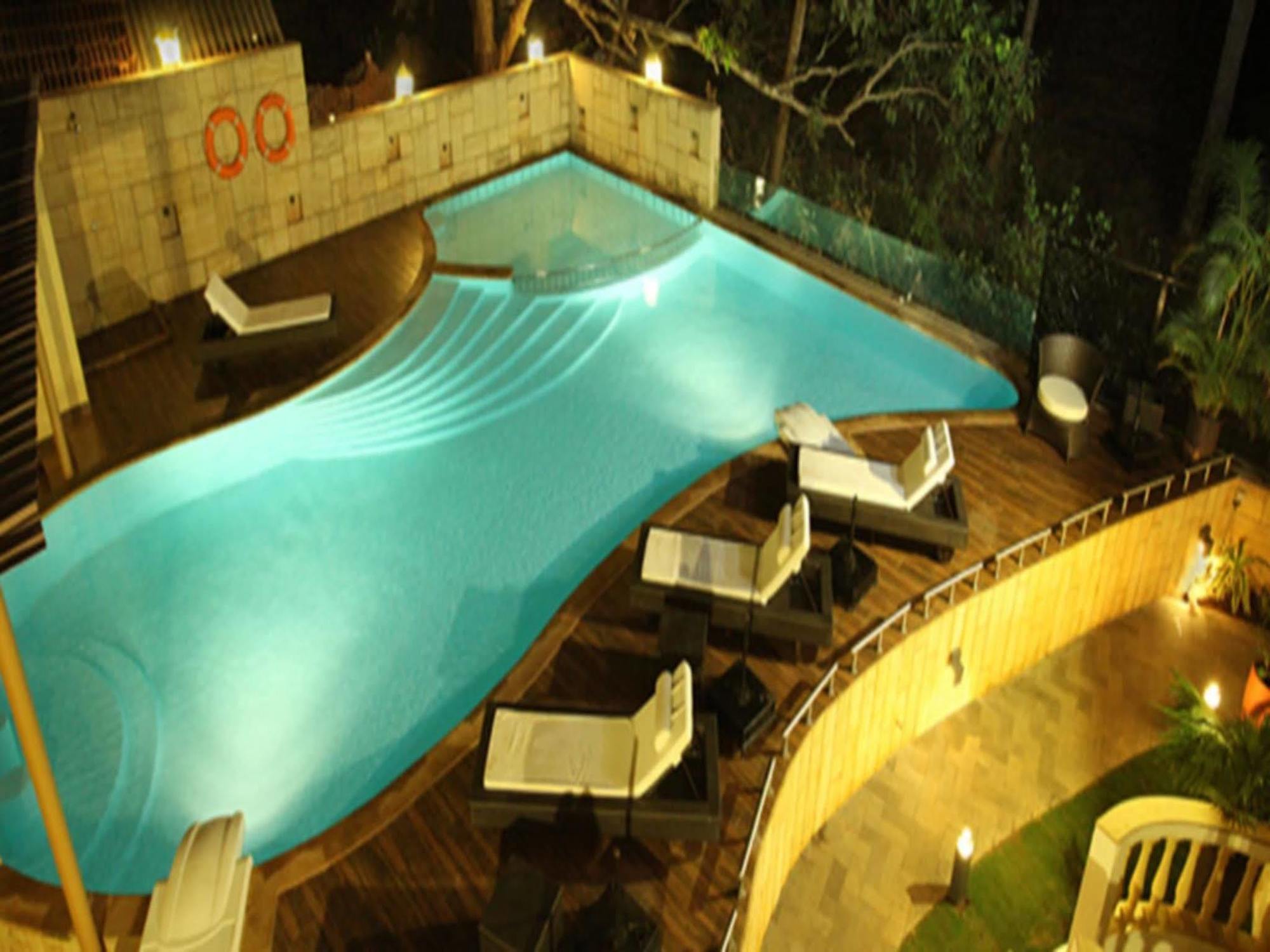 Coco Goa Hotel Arpora Exterior photo