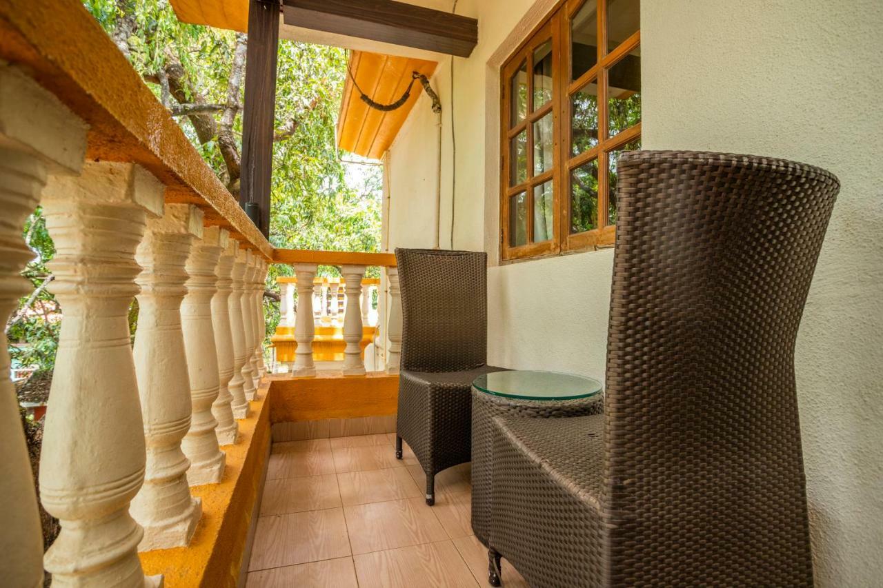 Coco Goa Hotel Arpora Exterior photo