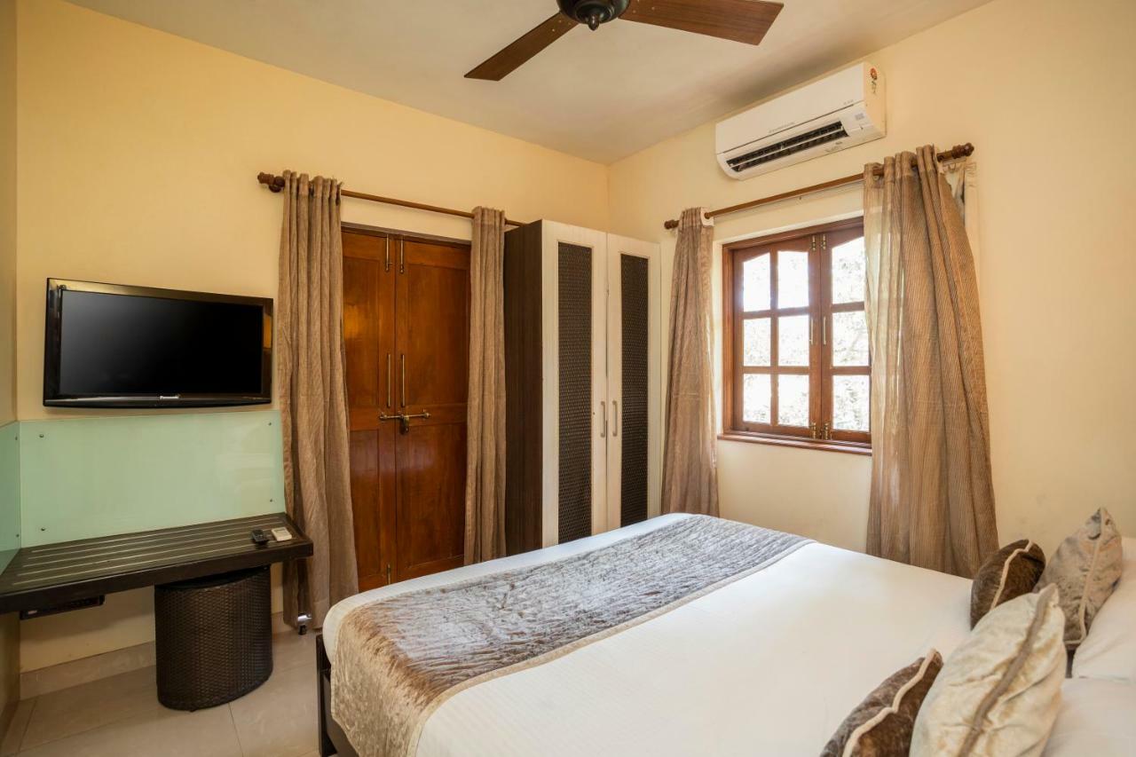 Coco Goa Hotel Arpora Exterior photo