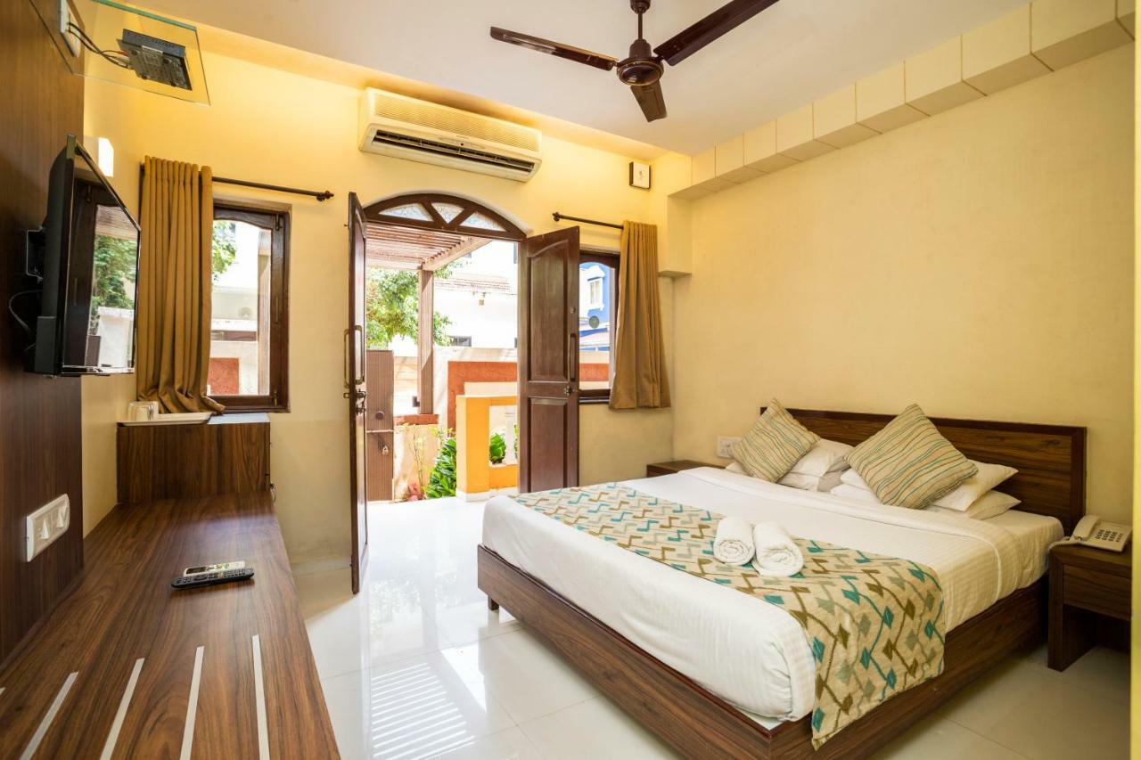 Coco Goa Hotel Arpora Exterior photo