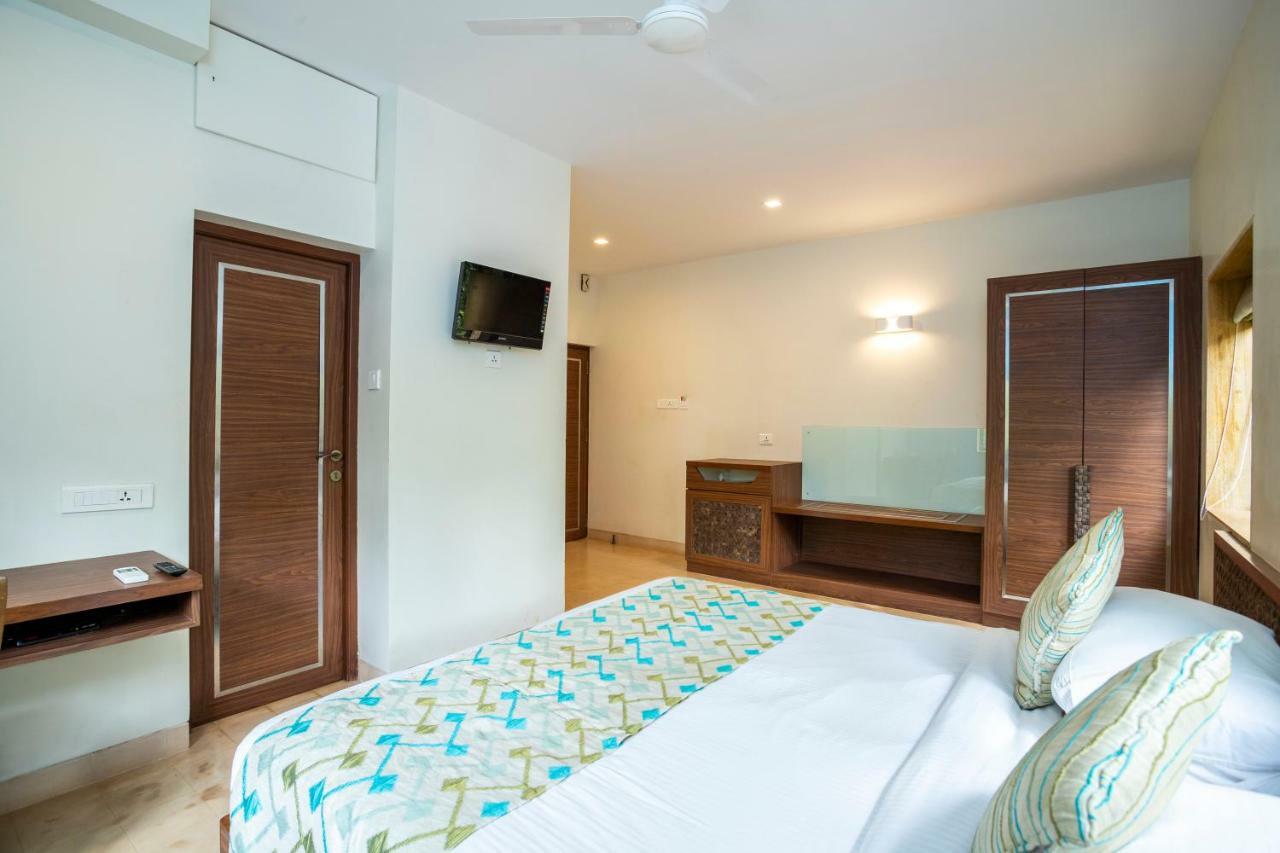 Coco Goa Hotel Arpora Exterior photo