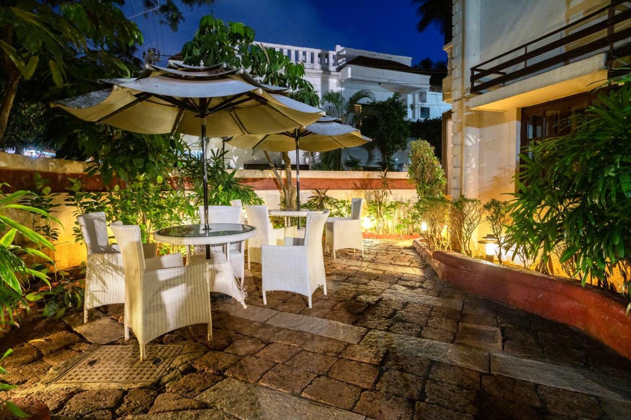 Coco Goa Hotel Arpora Exterior photo
